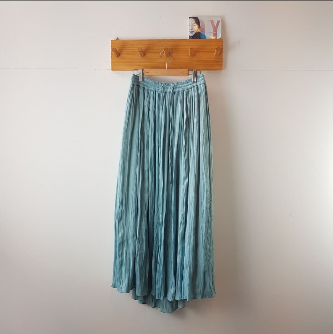 쉽스 새틴 개더 스커트 상품이미지3