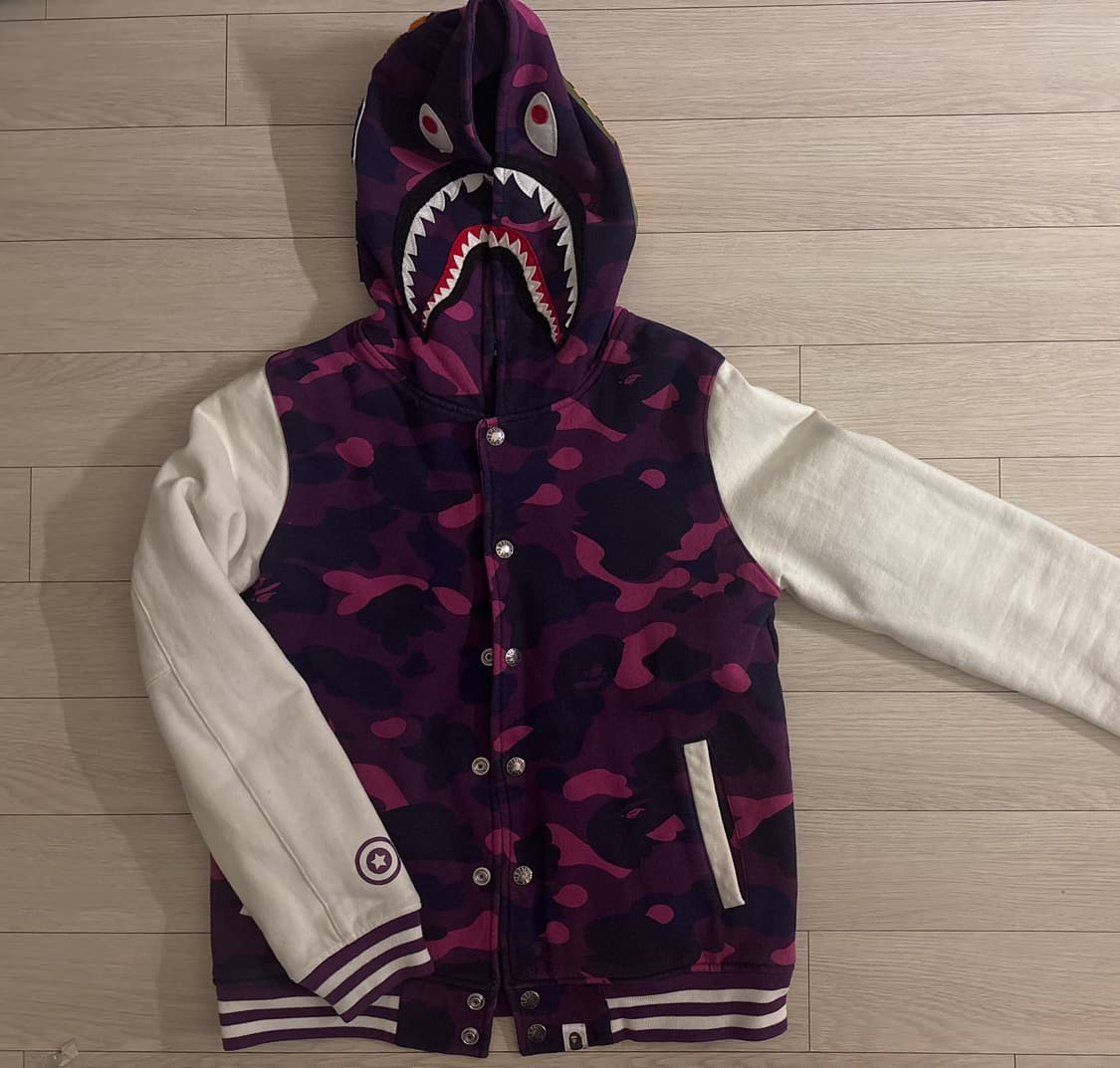 베이프 샤크 후드 바시티자켓 상품이미지1