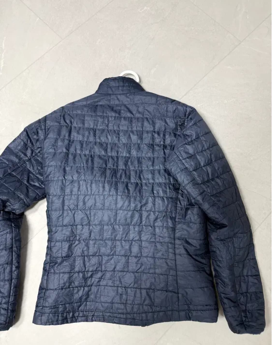 파타고니아 나노 퍼프 M사이즈 네이비 색상입니다  상태 좋습니다 상품이미지3