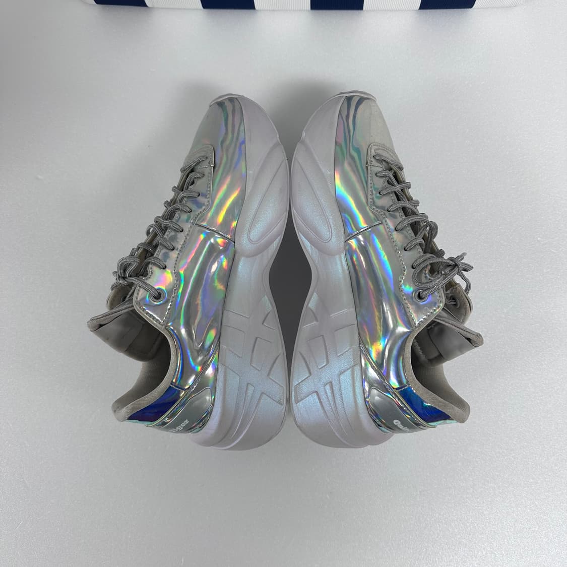 오니츠카타이거 x 신데렐라 오로라 홀로그램 스니커즈 운동화 250 상품이미지5