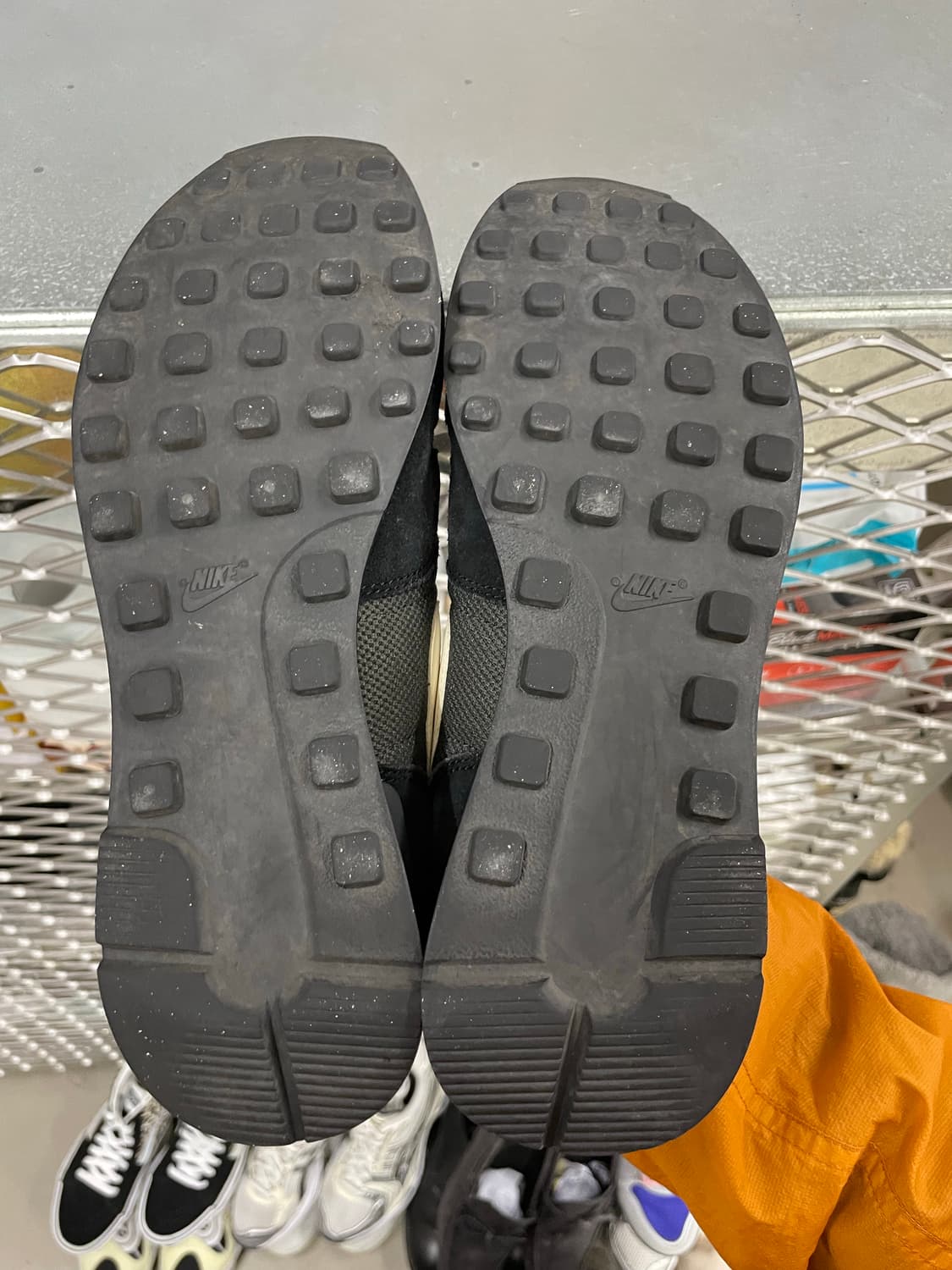 나이키 인터내셔널리스트 블랙 화이트 255 상품이미지6