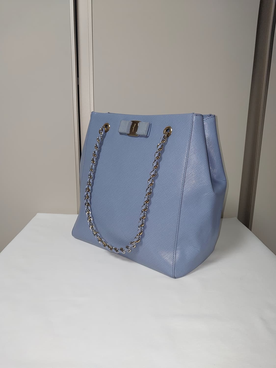 페라가모 사피아노 레더 바라 체인 숄더백 상품이미지4