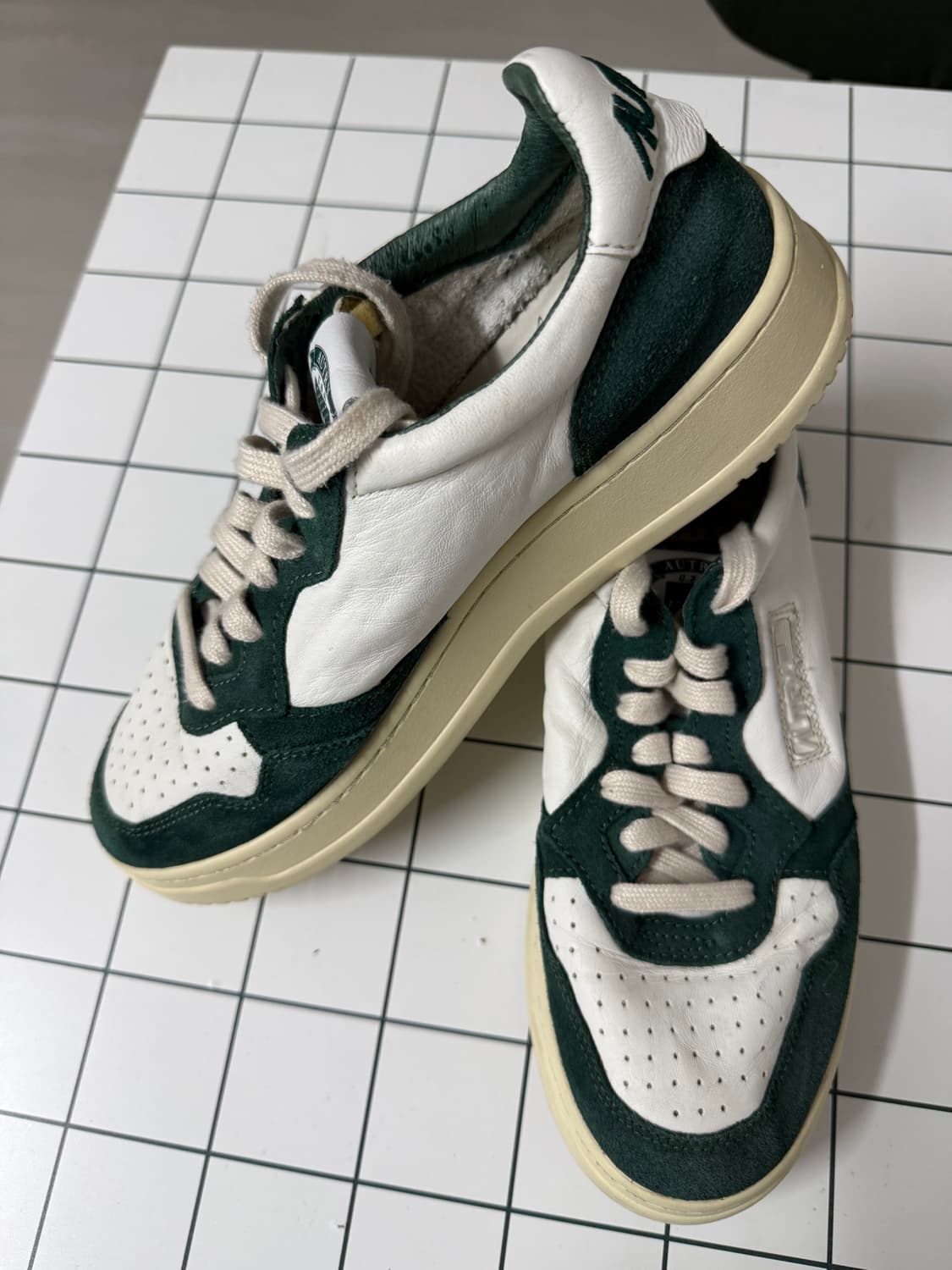 오트리 메달리스트 로우 그린 코트 리미티드 애디션 스니커즈 41 상품이미지2