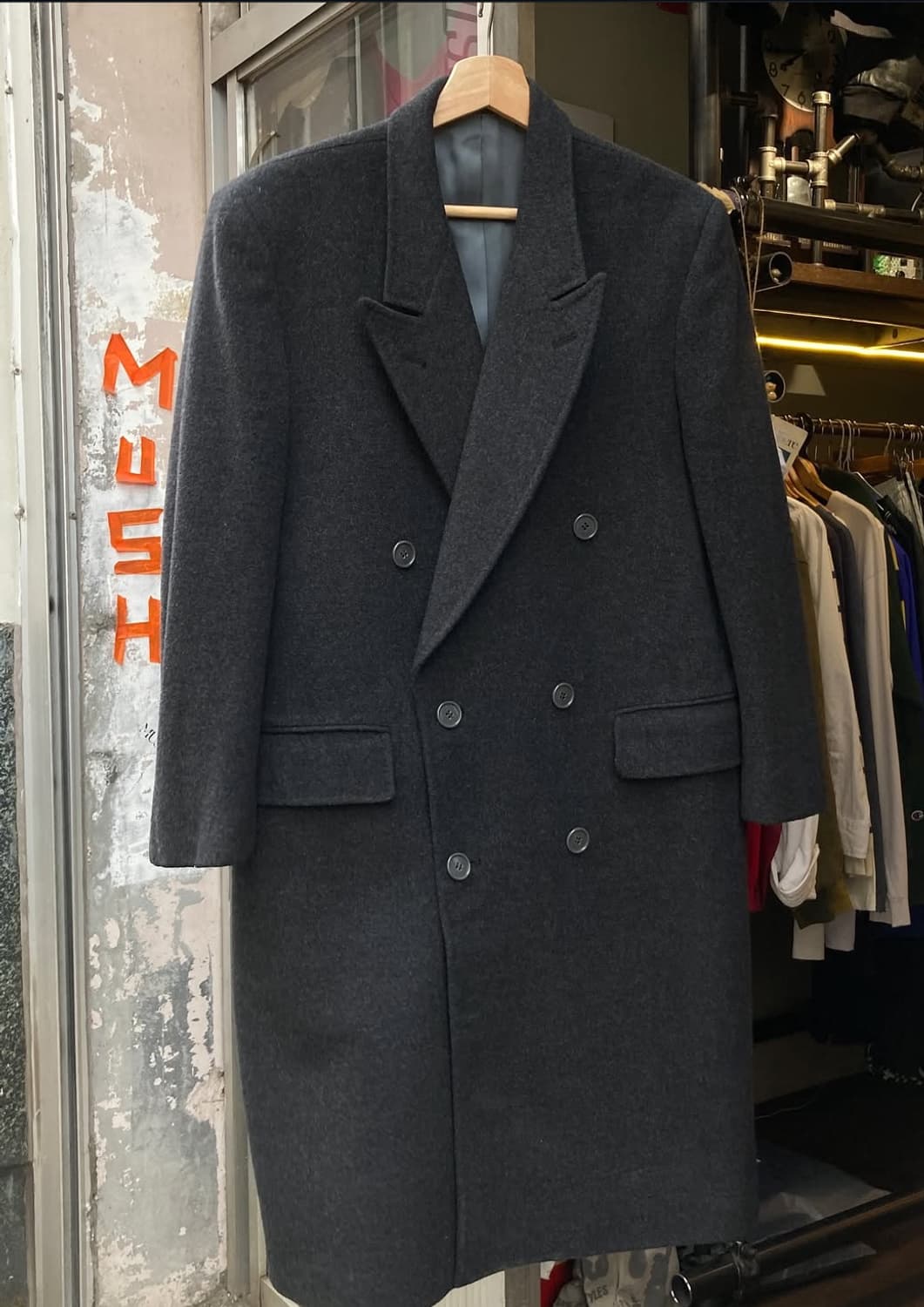 챠콜 피크드 라펠 더블 울 코트(드라이완료) 상품이미지2