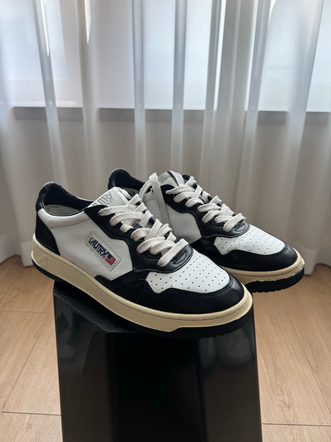 (촬영소품) 280 오트리 메달리스트 스니커즈 상품이미지1