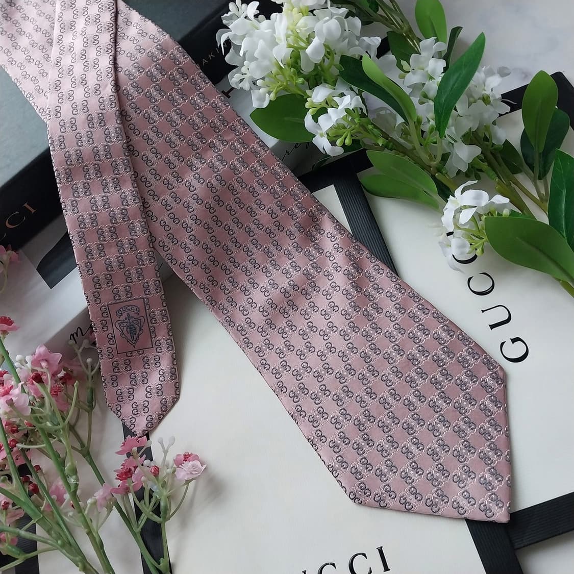 구찌 실크 핑크 자카드 로고 패턴 넥타이 9.6cm A+등급 K1794
 상품이미지3