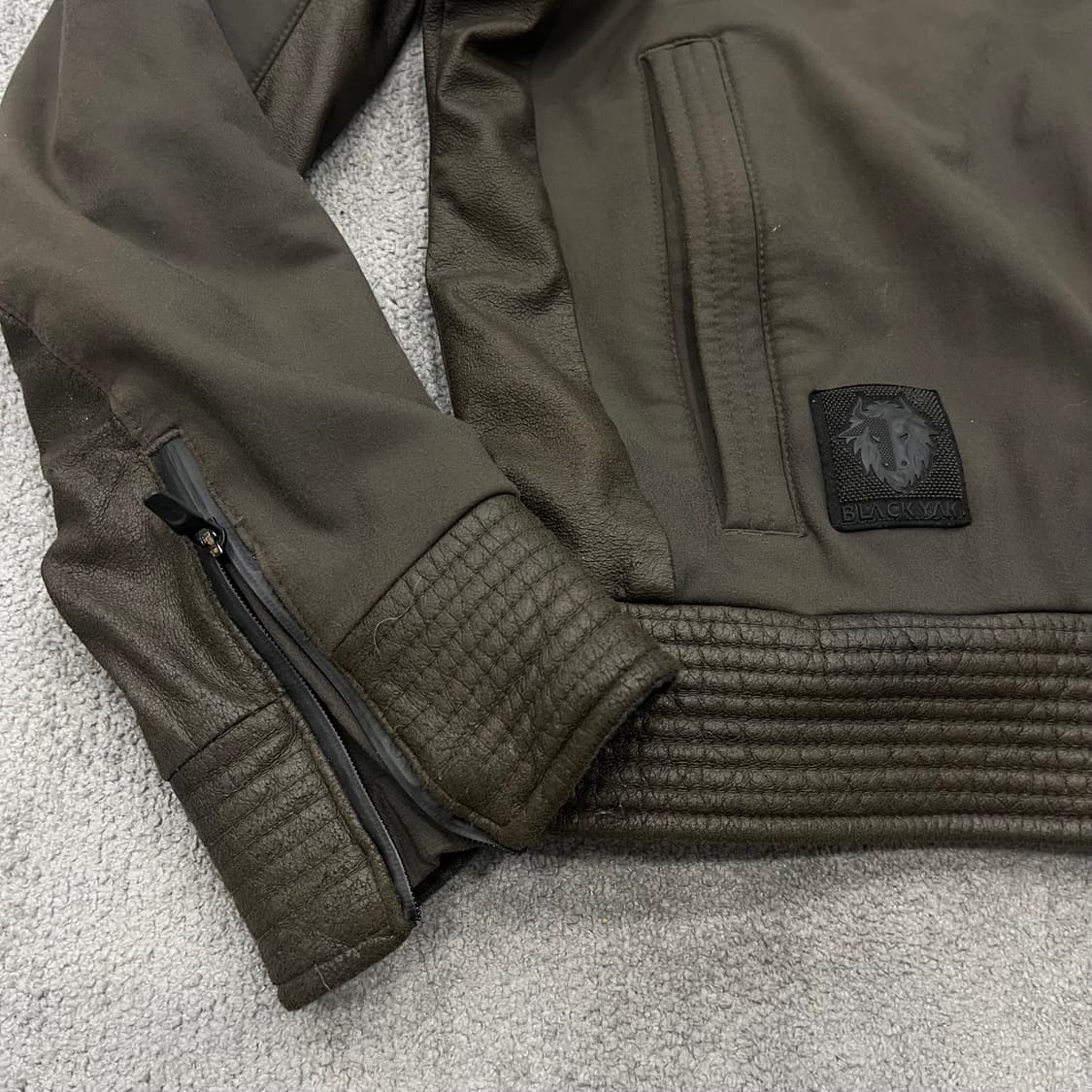 100 블랙야크 가죽 배색 남성 자켓 상품이미지3