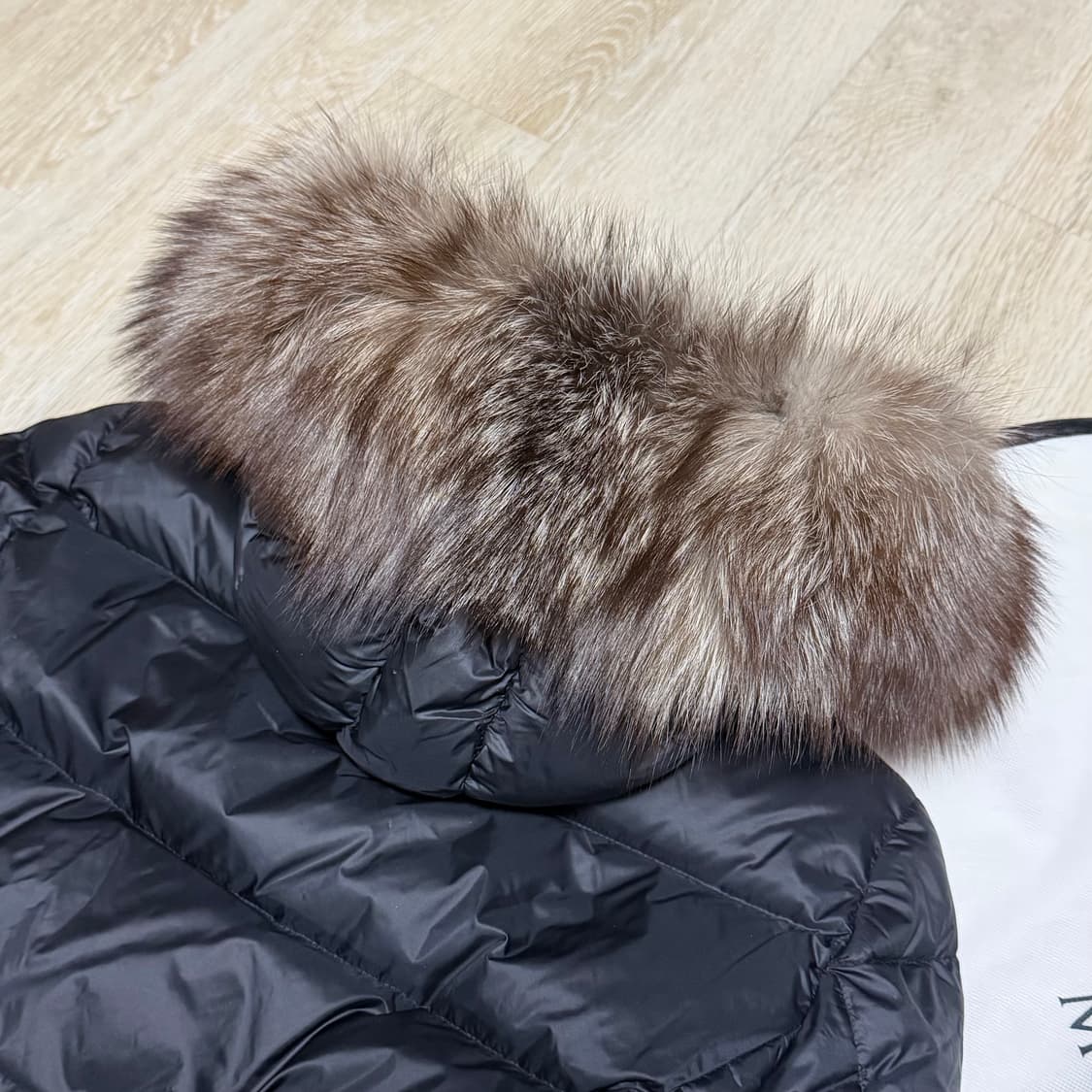 [블랙 00/새상품급] 몽클레어 보에딕 여성패딩 블랙 폭스퍼 풀구성 상품이미지5