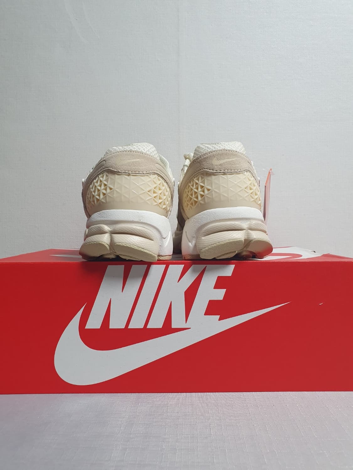 미사용 새상품 245mm 나이키 운동화 줌 보메로5 러닝화 상품이미지5