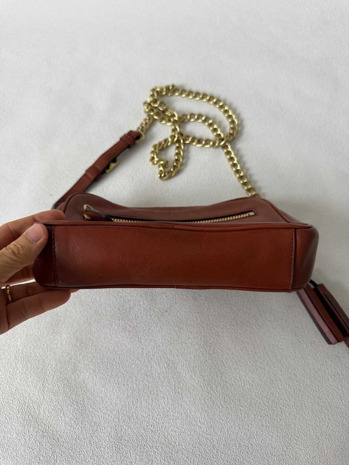 코치(COACH) 레더 체인 크로스백 상품이미지5