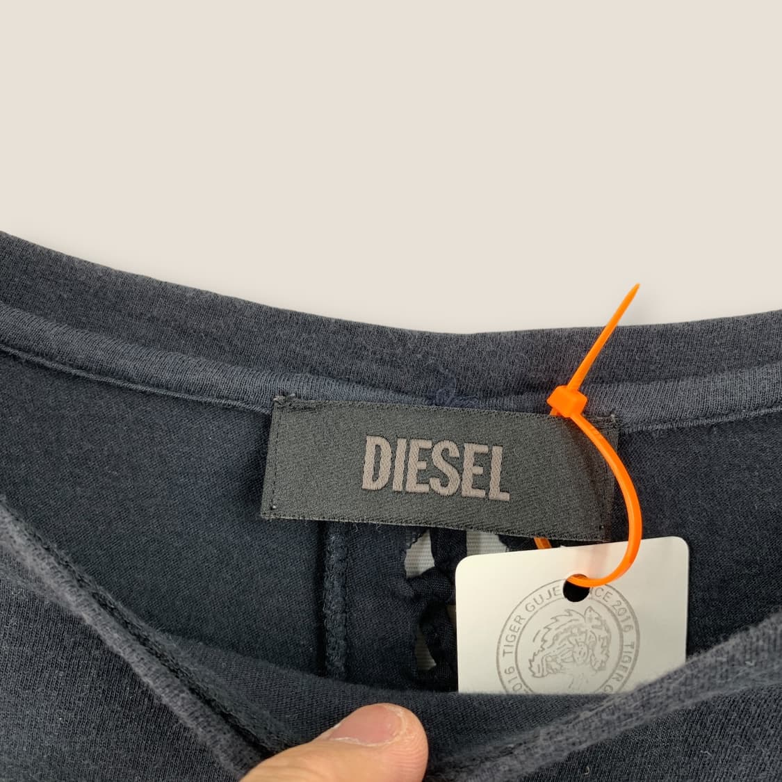 디젤 네트 디테일 반팔티 상품이미지4