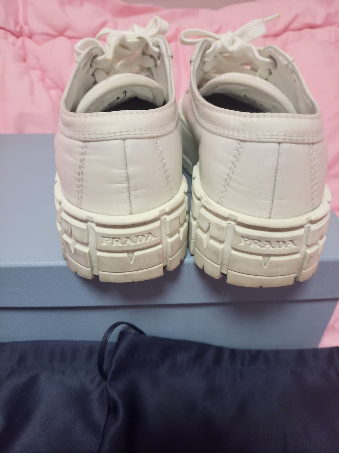 정품)급처상태좋음!프라다 삼각로고더블휠 개버딘 리나일론스니커즈키높이운동화 상품이미지5