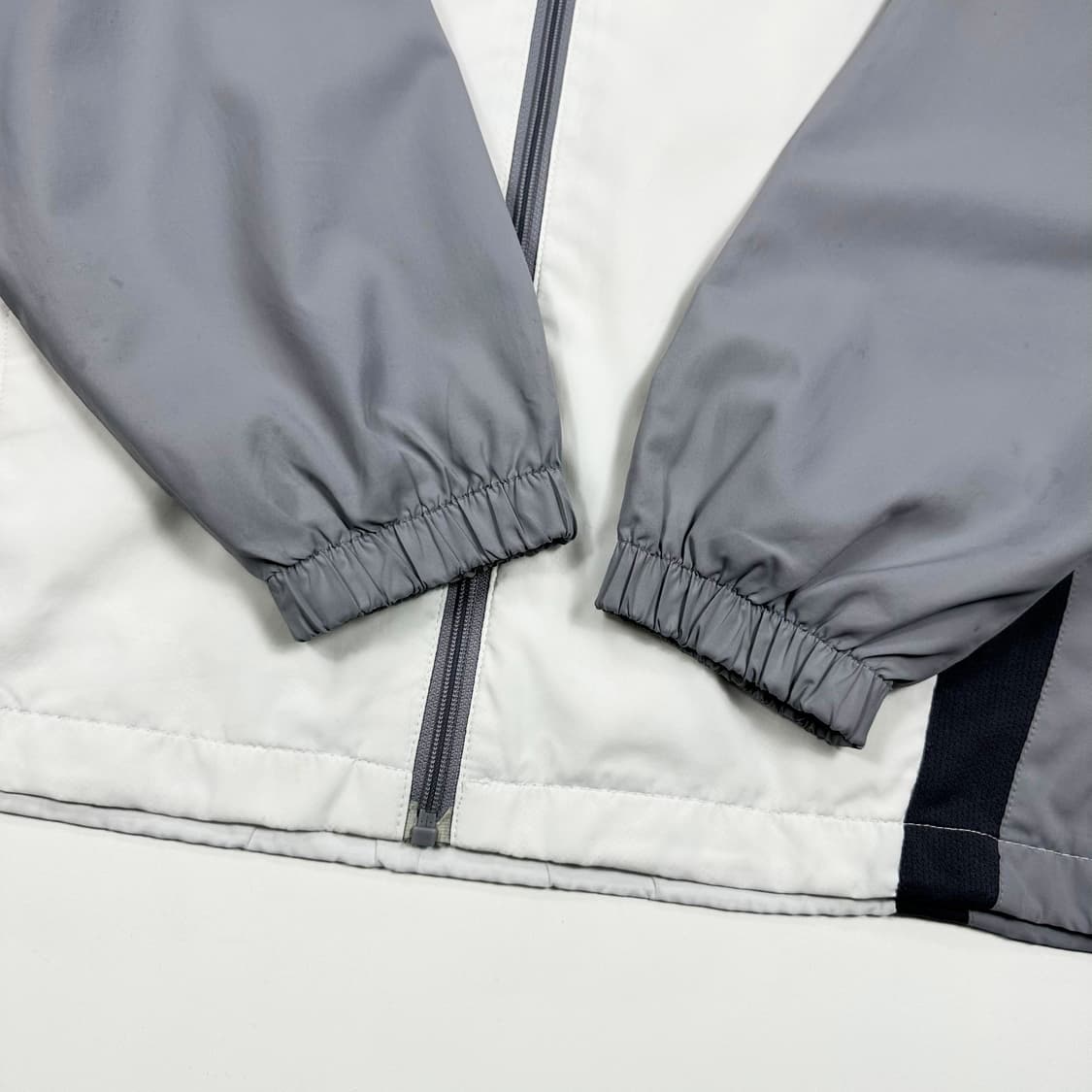 리복 클래식 올드스쿨 박시핏 바람막이 L 상품이미지4