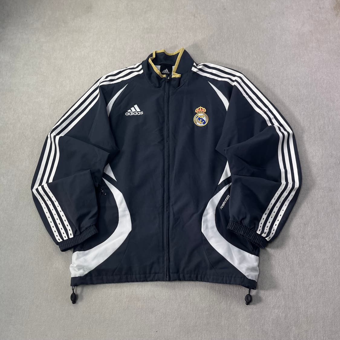 100 아디다스x레알마드리드 나일론 바람막이 상품이미지1