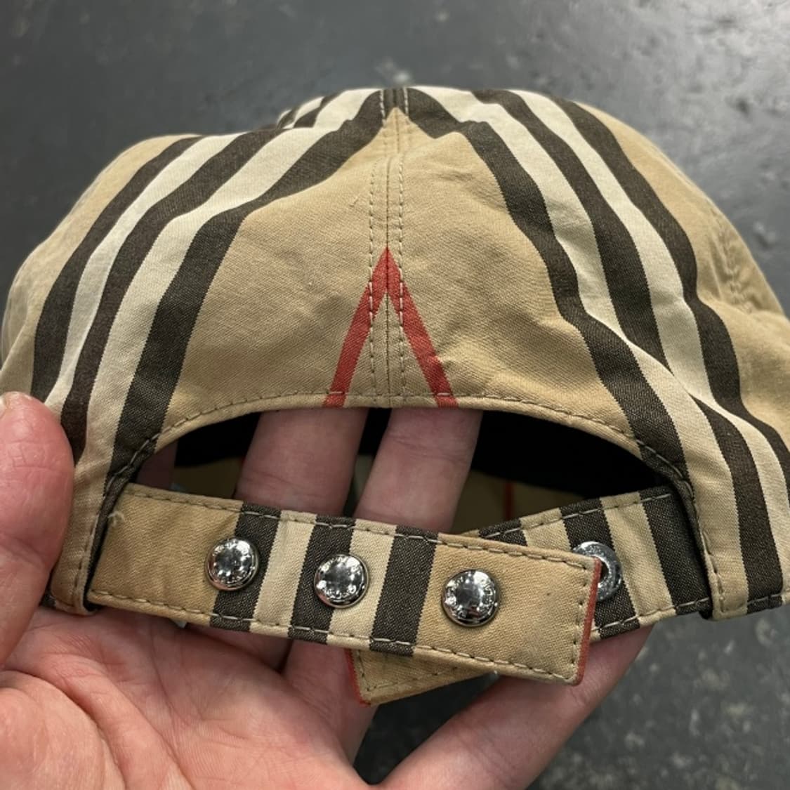 버버리 모노그램 모티프 TB로고 볼캡 상품이미지2