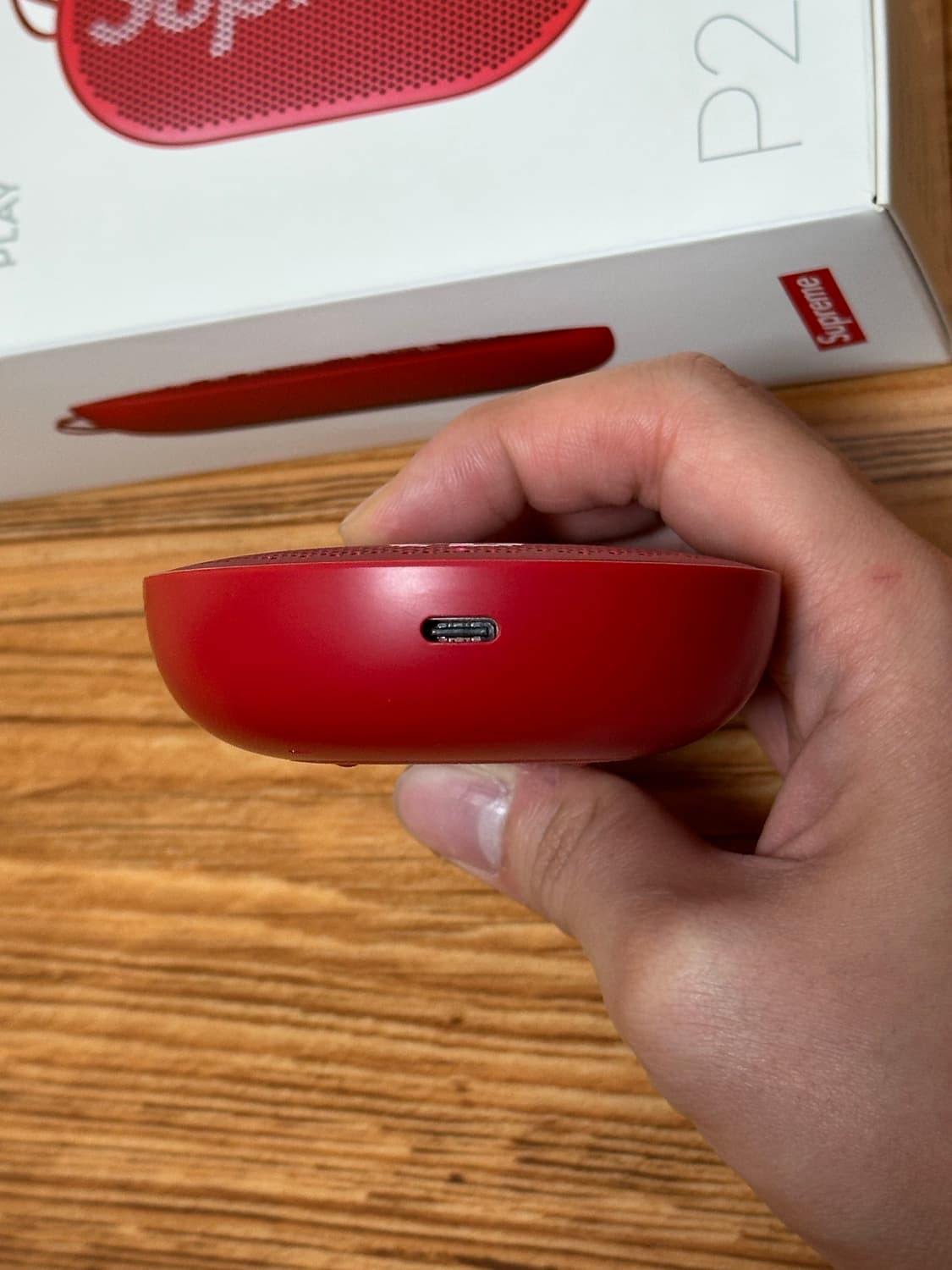 슈프림 B&O Beoplay P2 블루투스 스피커 상품이미지5