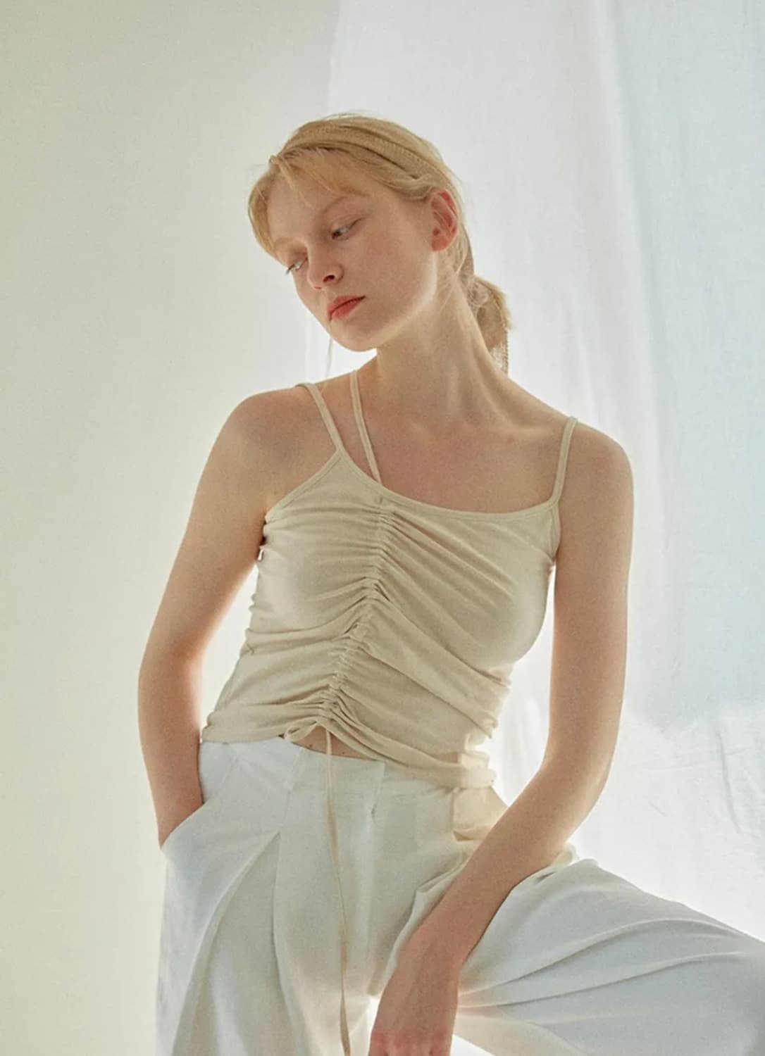 이엠엠 emm 셔링 슬리브리스 티셔츠 크림 상품이미지7