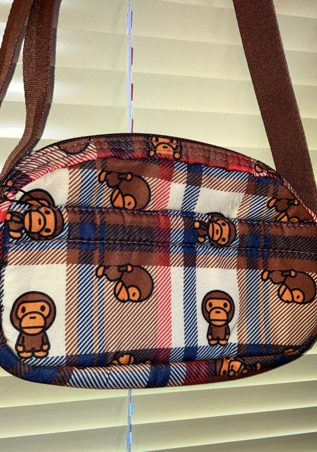 베이프 마일로 브라운 체크 크로스백 상품이미지2