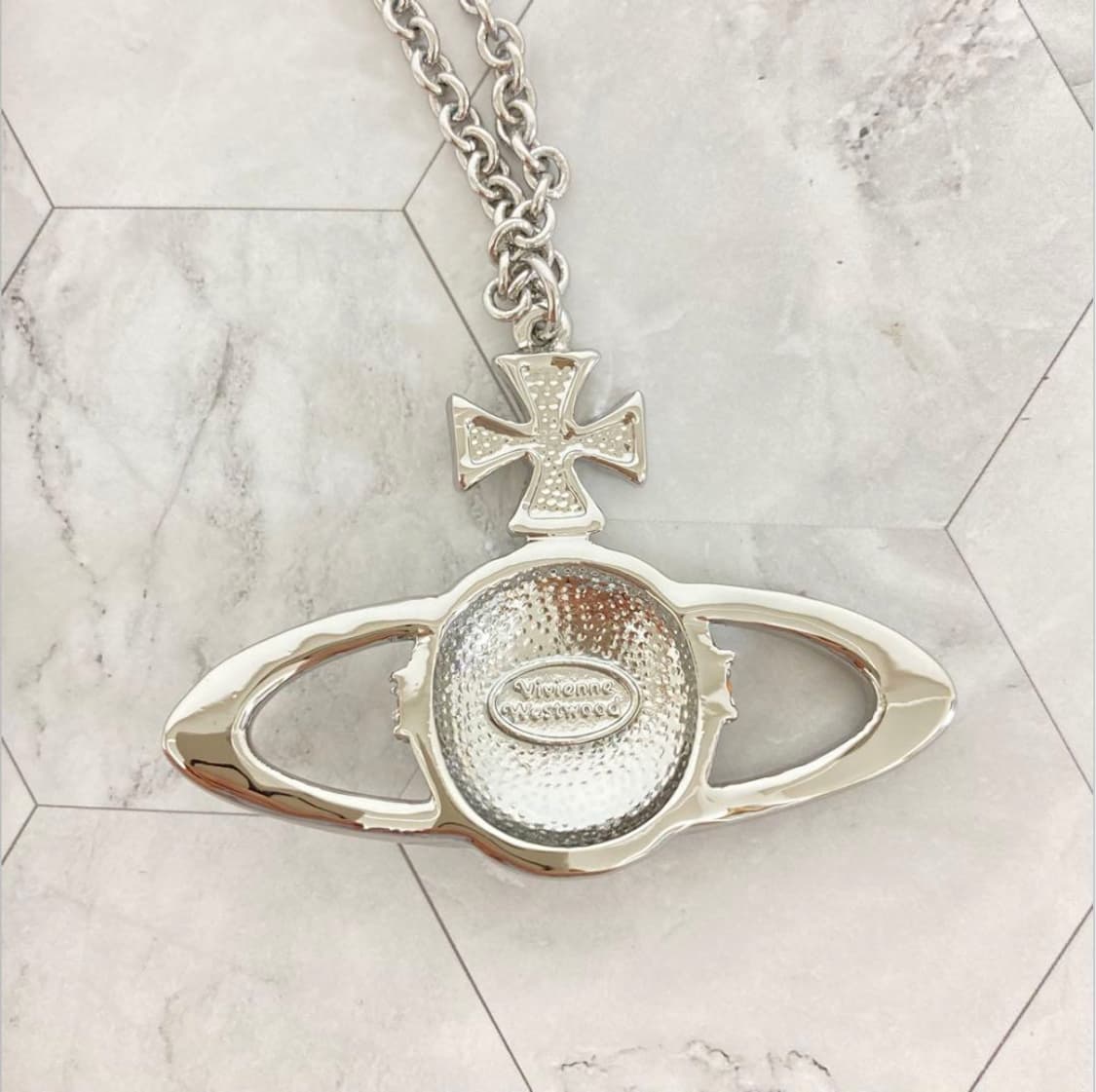 비비안웨스트우드 화이트 크리스탈 orb 팬던트 목걸이 상품이미지2