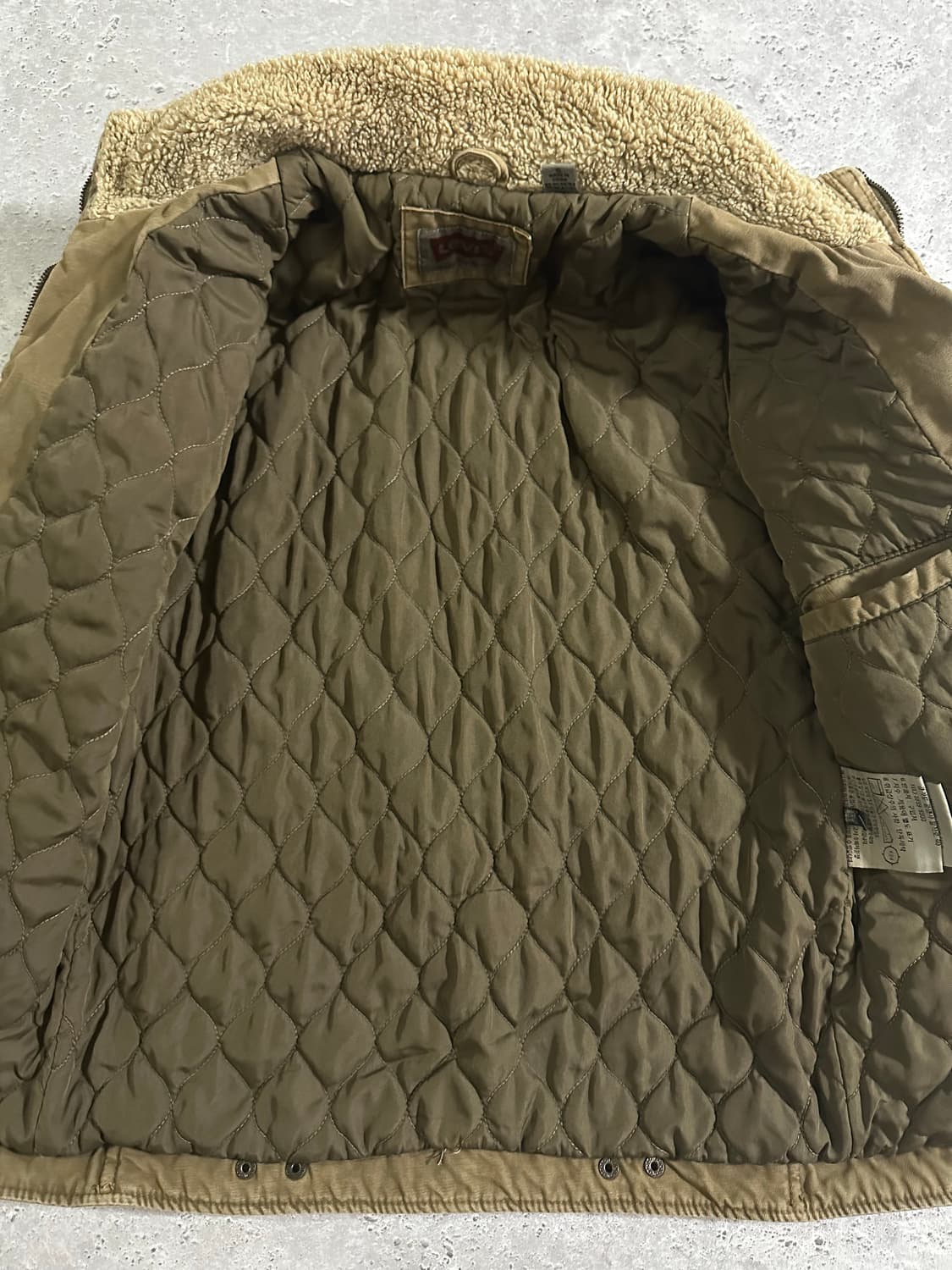 Levi's 코튼 퀼팅 세르파 트러커 재킷 카키 브라운 상품이미지4