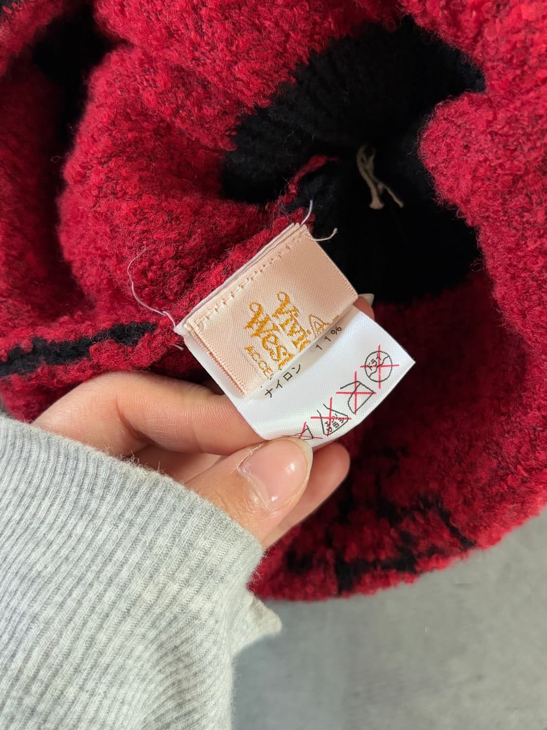 Vivienne Westwood 비비안웨스트우드 니트 이어 플랩 비니 상품이미지7