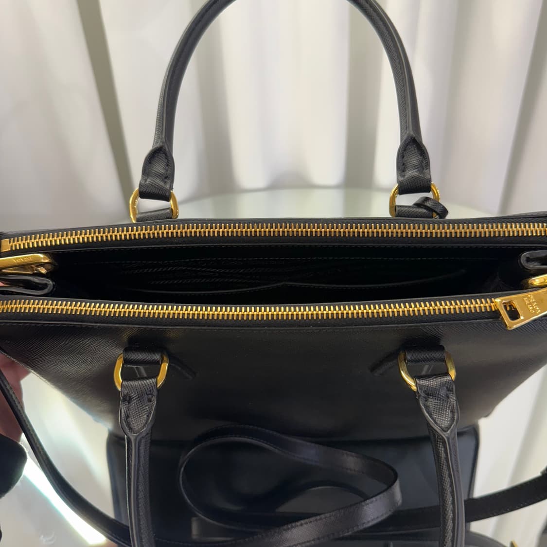 [새상품급]프라다 사피아노 럭스 토트백 블랙 상품이미지6