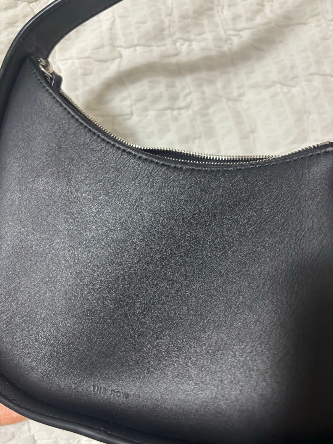 The row 더로우 하프문 하프문백 블랙 상품이미지9