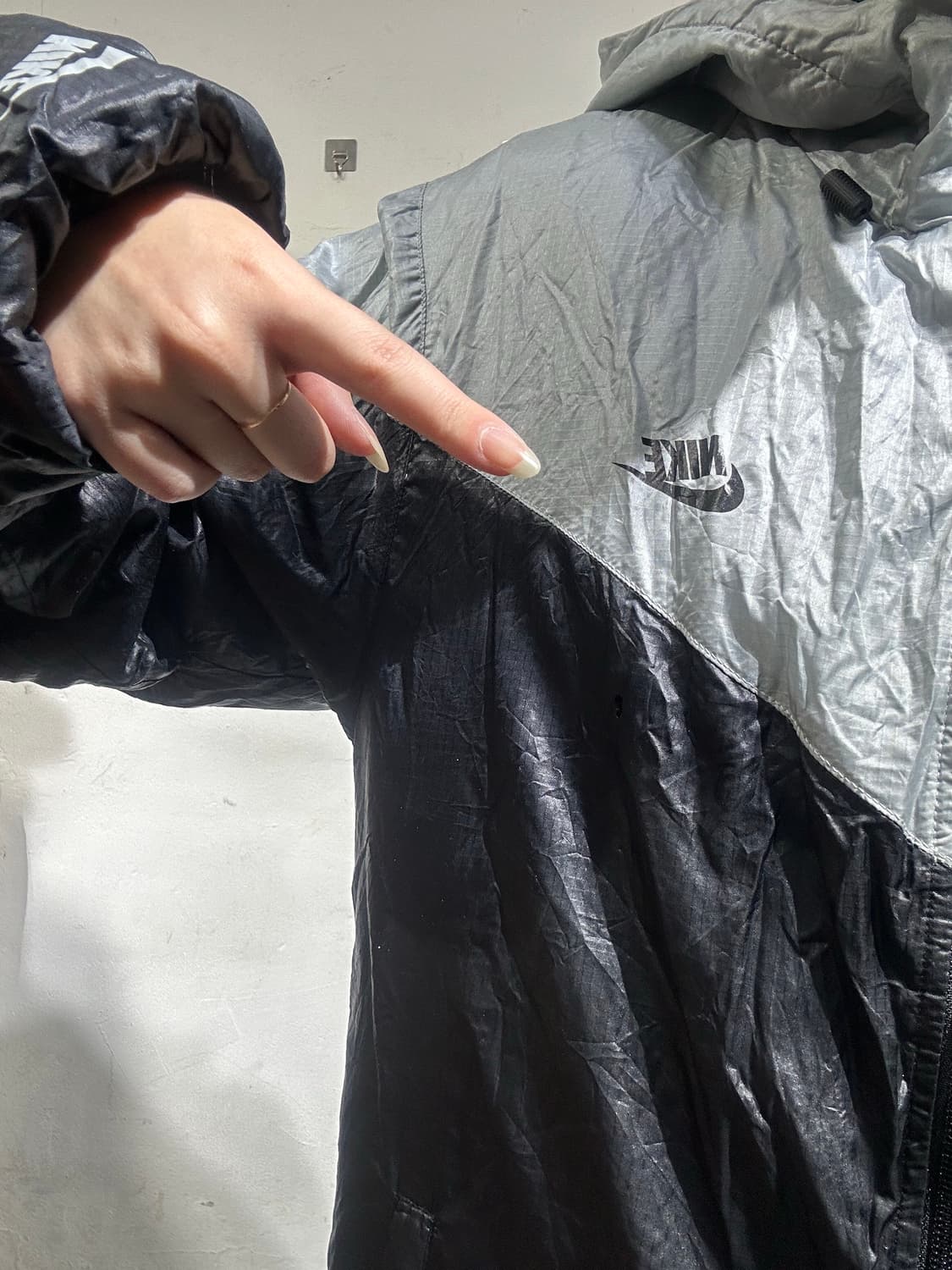 00s 나이키 블랙 차콜 윈드러너 후드 바람막이 자켓 L 상품이미지4
