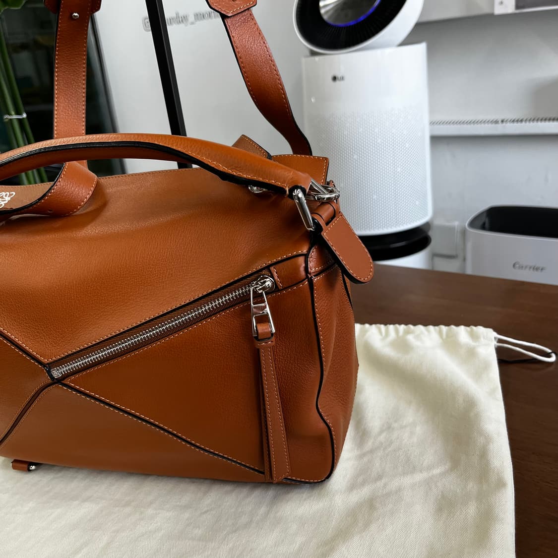 로에베 퍼즐백 라지 탄 (더스트 구성) 상품이미지7