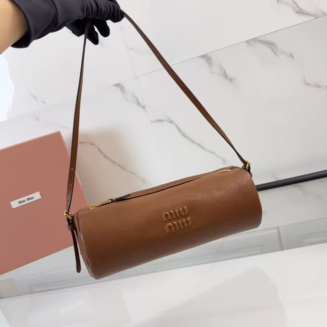 미우 미우 나파 레더 미니 파우치 오크 상품이미지3