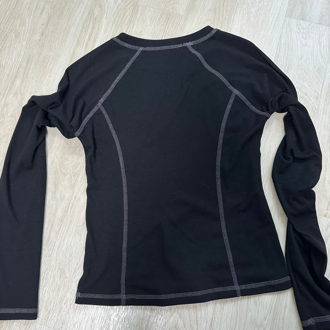 보헤미안서울 보헴서 스포티 라운드넥 탑 블랙 상품이미지3