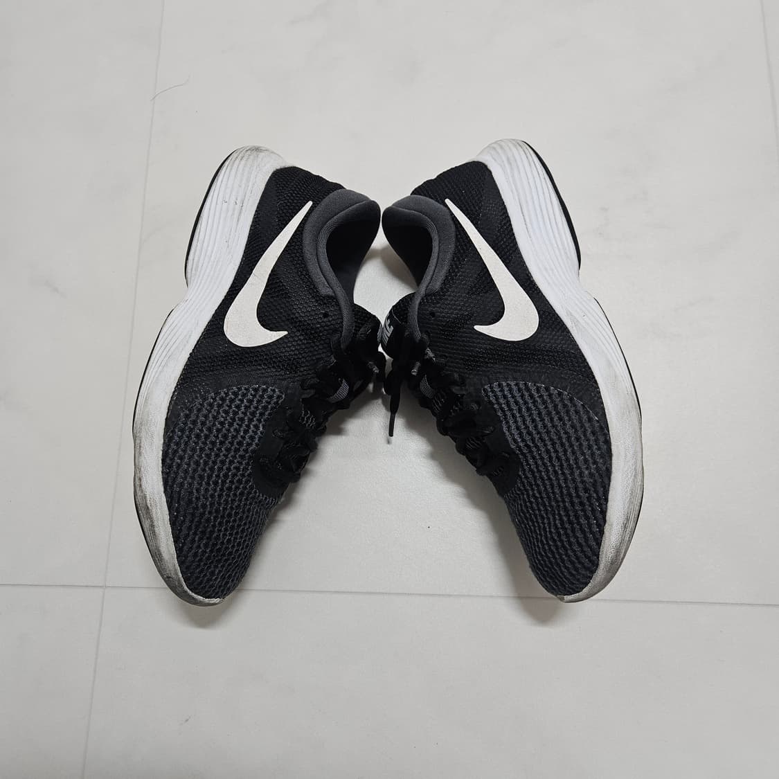 나이키 레볼루션4 검흰 운동화 260 상품이미지4