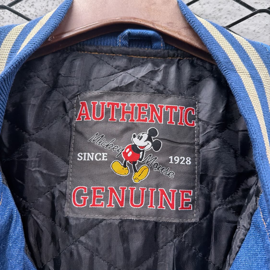 클래식 애슬레틱 데님 바시티 자켓 미키 패치 디테일 블루 상품이미지8