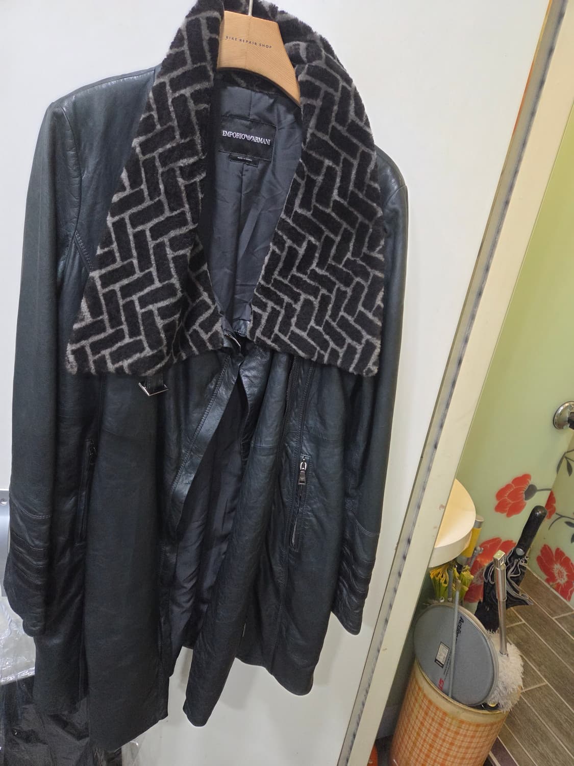 아르마니 비대칭 가죽 코트 상품이미지1