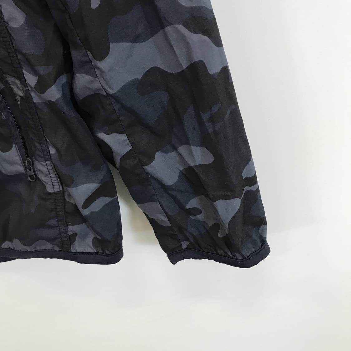 유니클로 UV프로텍션 바람막이 밀리터리 [L] 상품이미지3