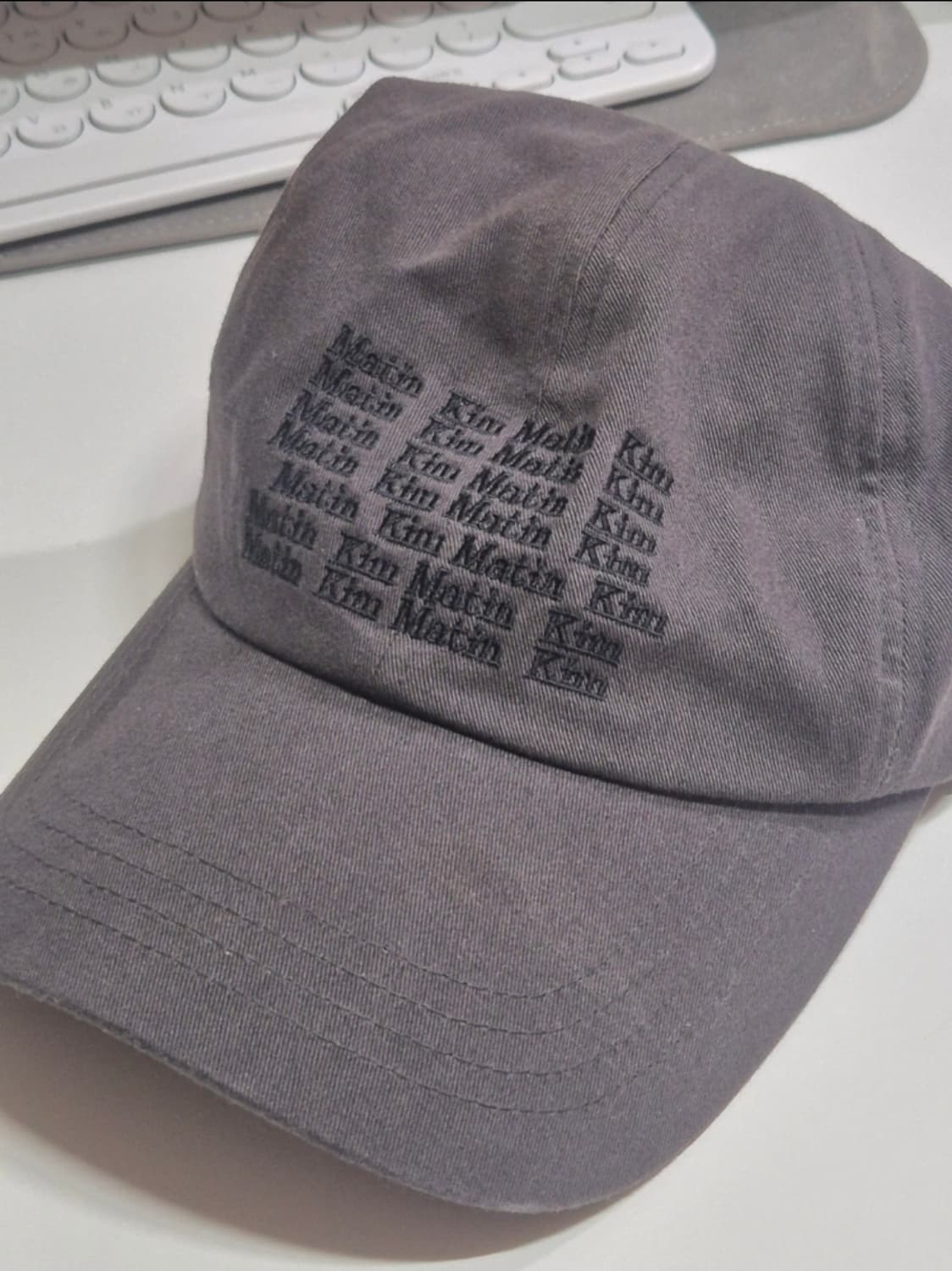 마뗑킴 레터링 볼캡 차콜 상품이미지1