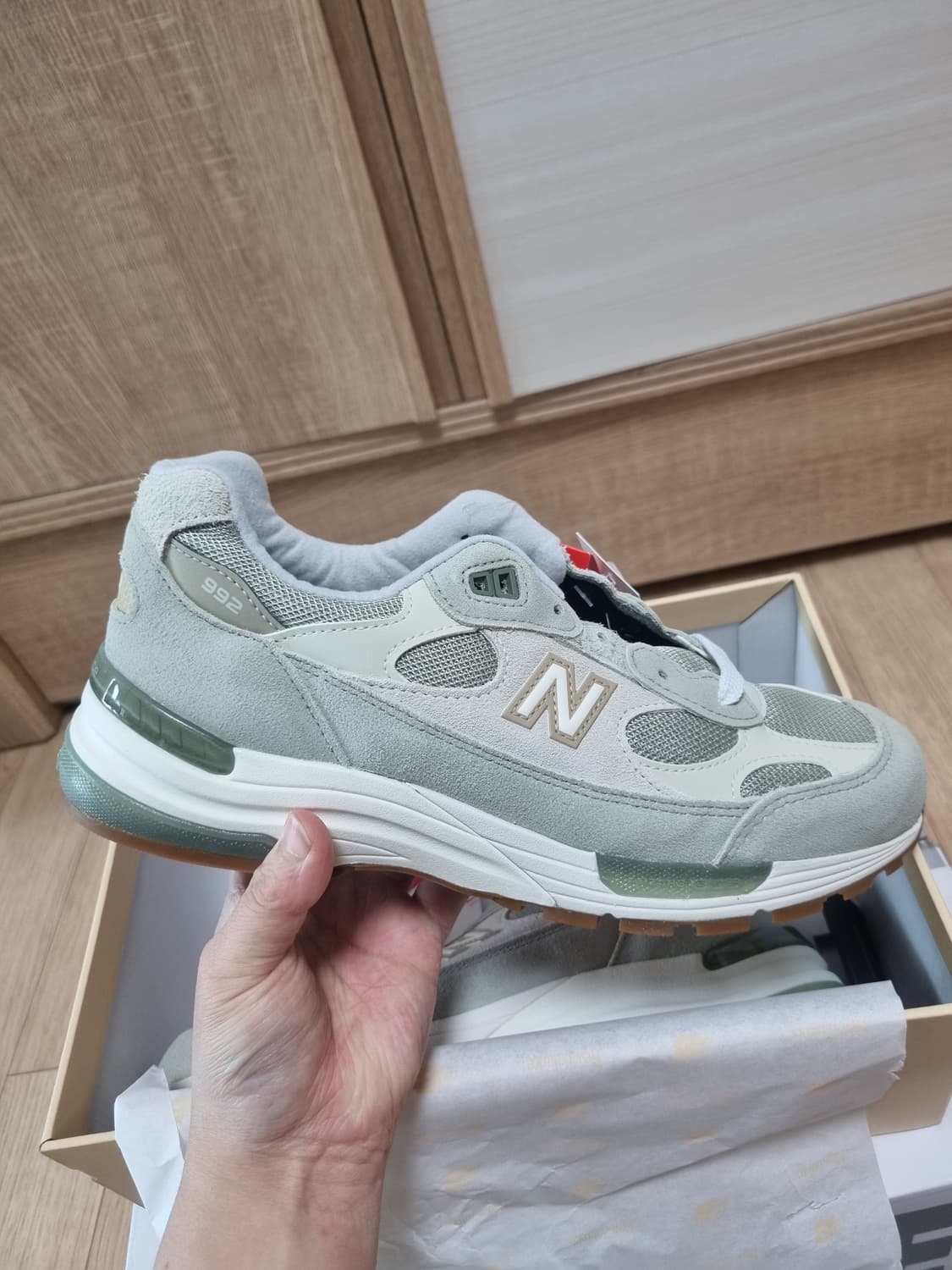 뉴발란스 x 테디 산티스 992 메이드 인 USA 올리바인 인센스
265 상품이미지1