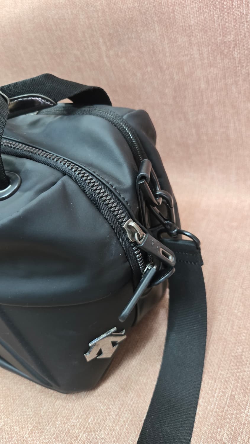 데상트 블랙 토트백 겸 숄더백 골프 상품이미지2