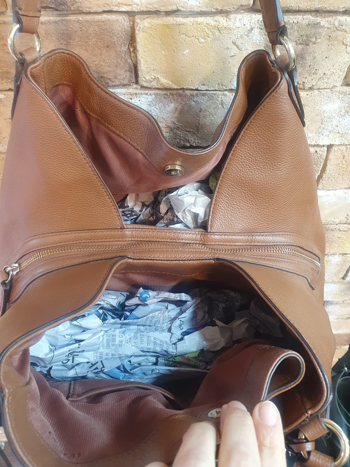 코치 브라운 가죽 숄더백 상품이미지6