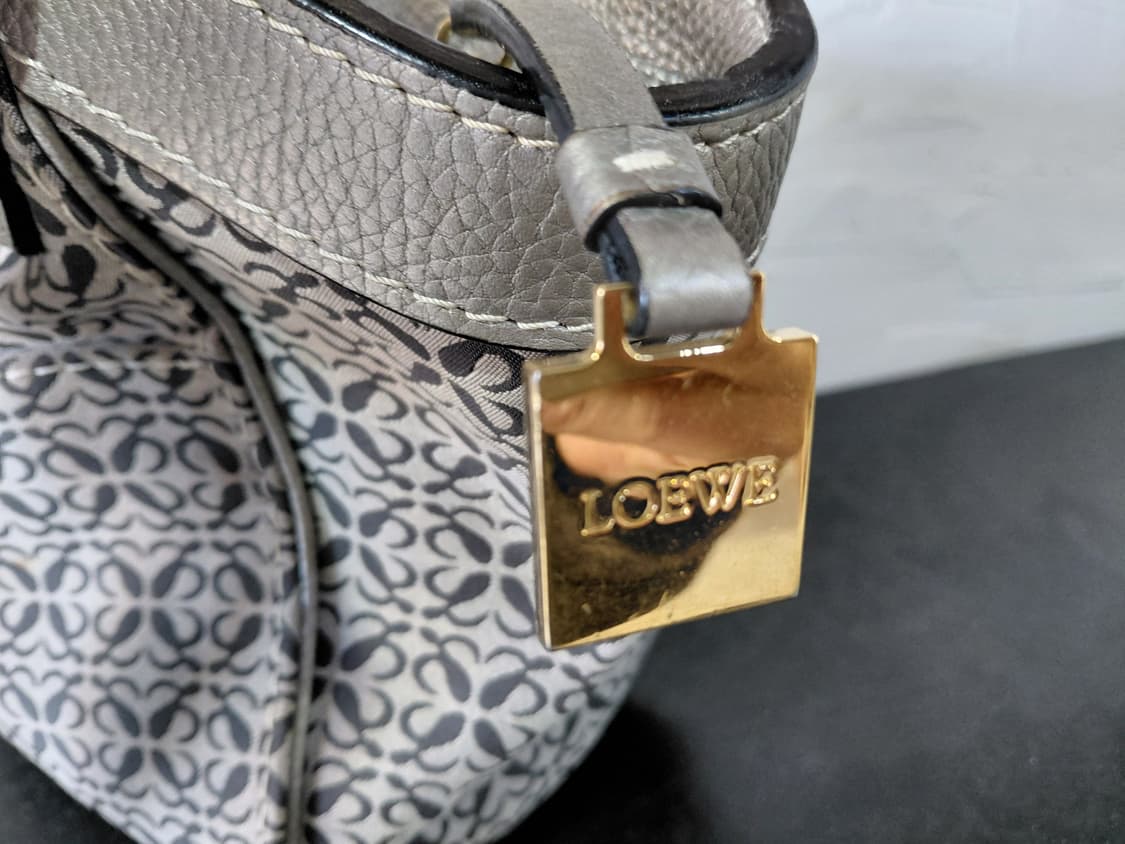 로에베터드백 상품이미지2