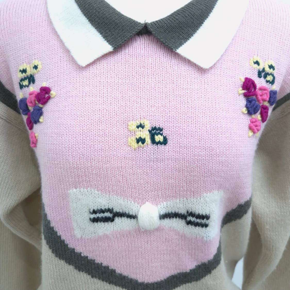 울100 플라워자수 카라 니트 상품이미지4