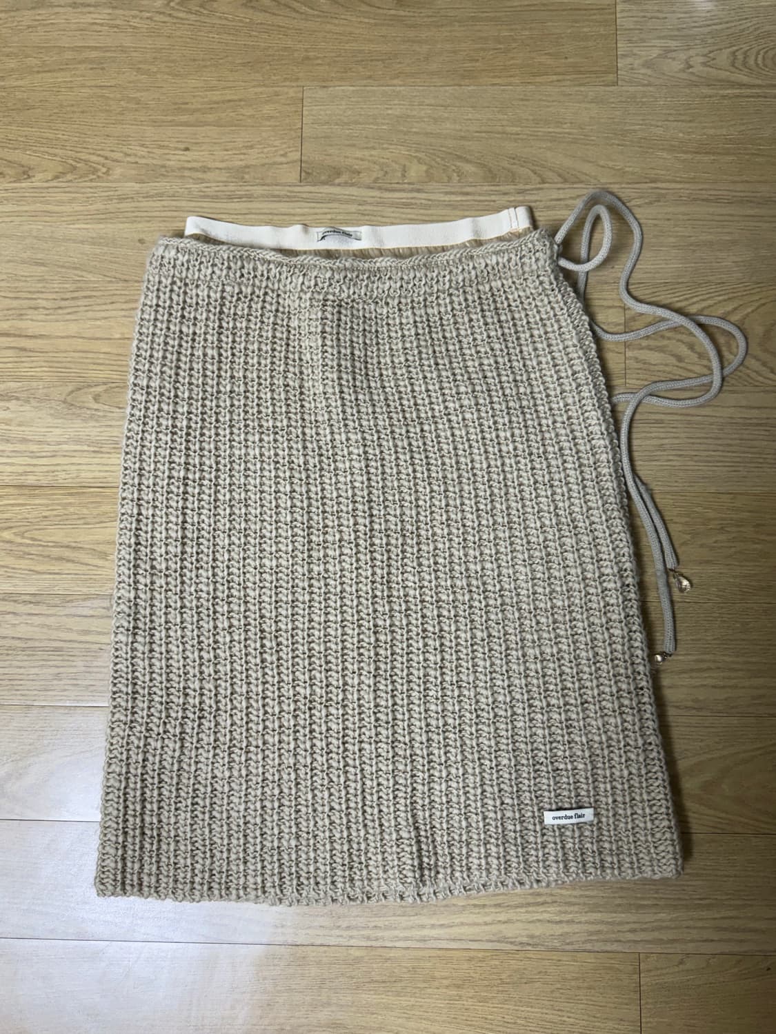 오버듀플레어 크리스탈 스트링 세트 니트 스커트 베이지 OS 상품이미지4