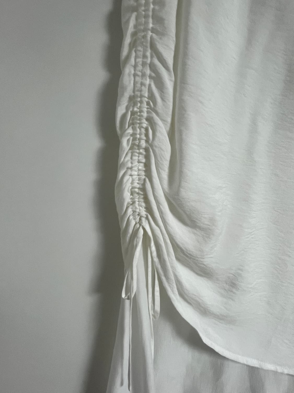 레이브 미디 스커트 화이트 상품이미지3