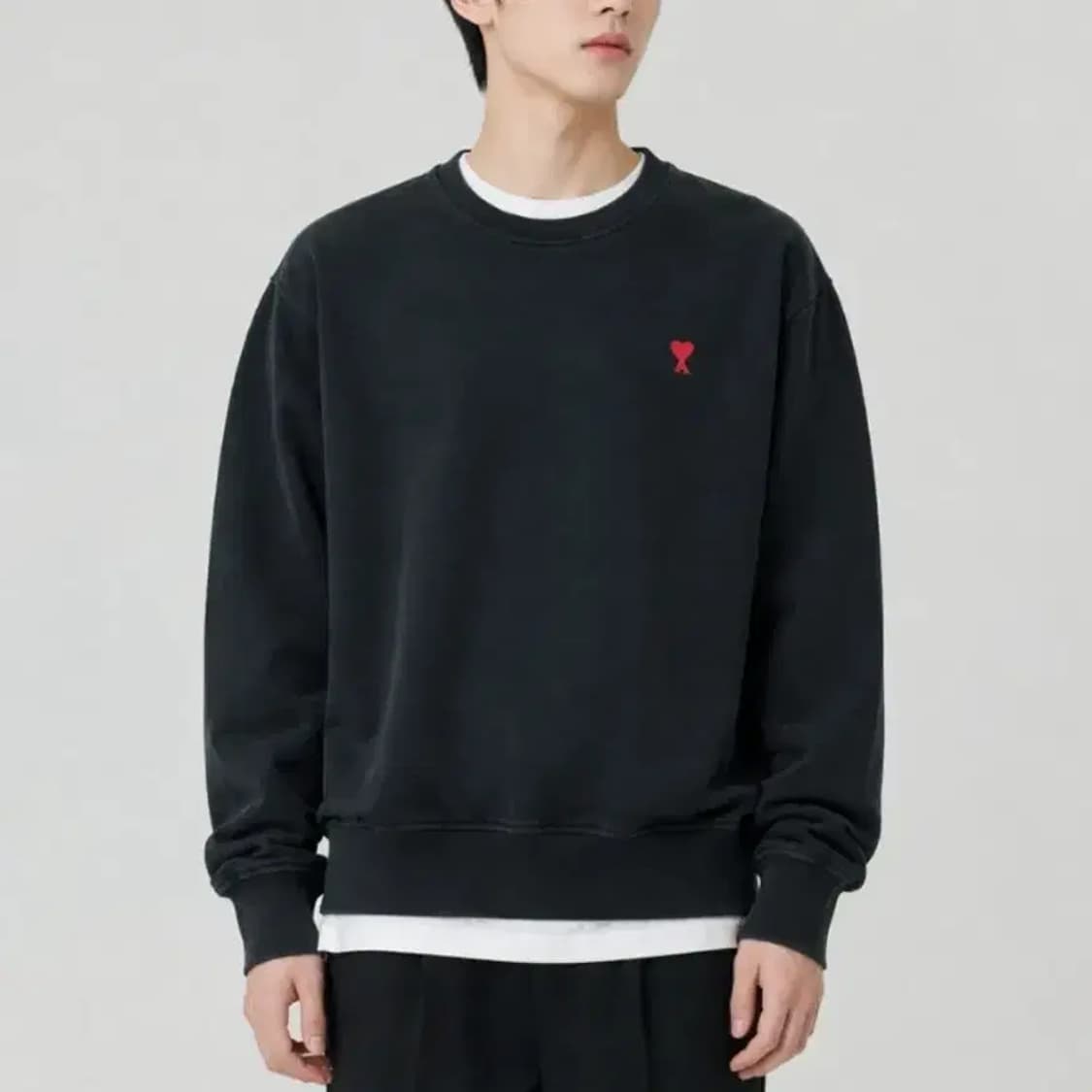 [정품] 아미(AMI) 스몰 하트 로고 맨투맨 블랙 95 상품이미지1