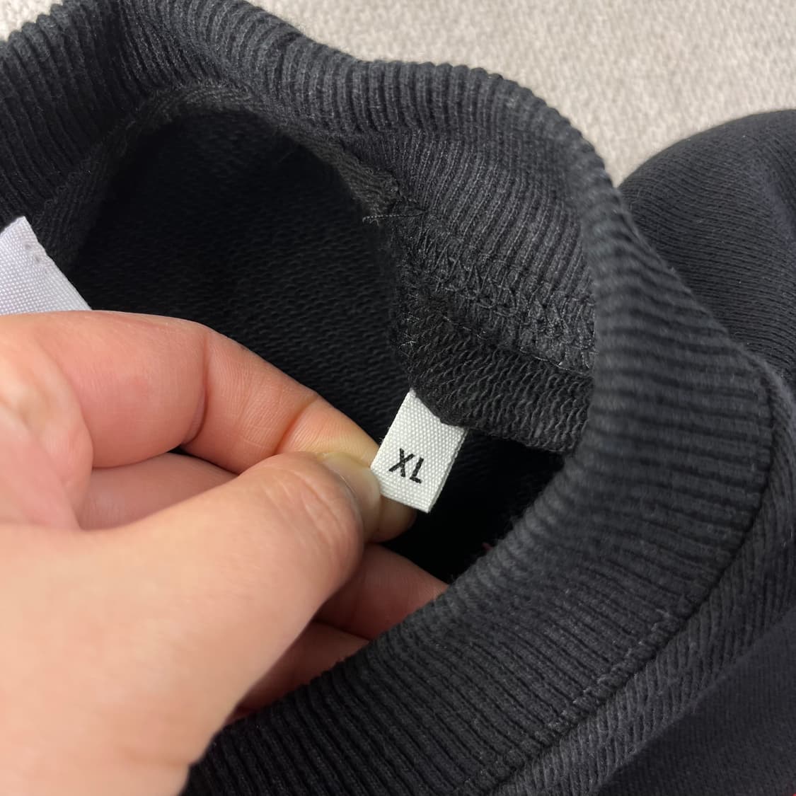 100 아미 스몰로고 자수 맨투맨 상품이미지4