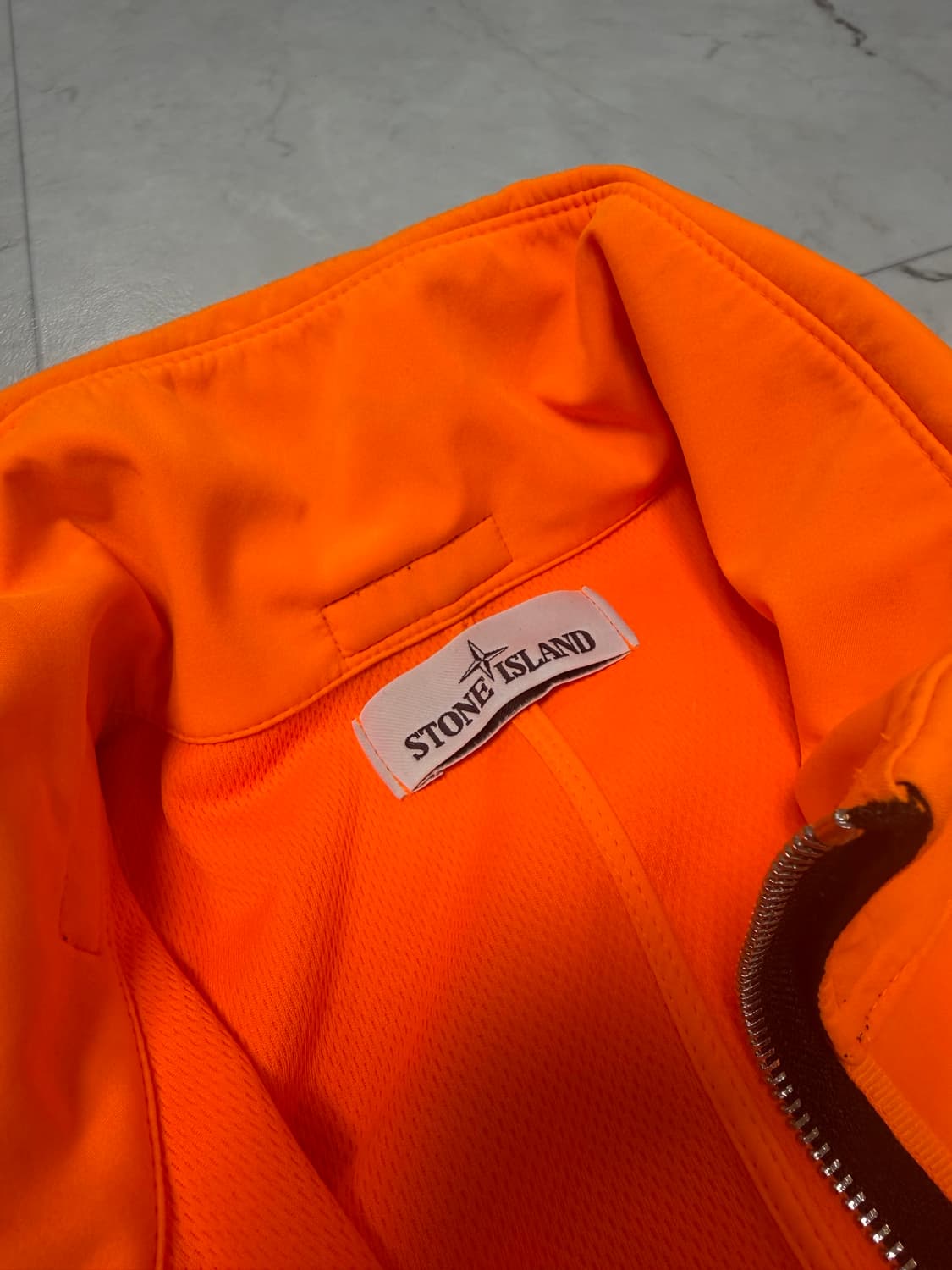 스톤아일랜드 소프트쉘 바람막이 M 상품이미지3