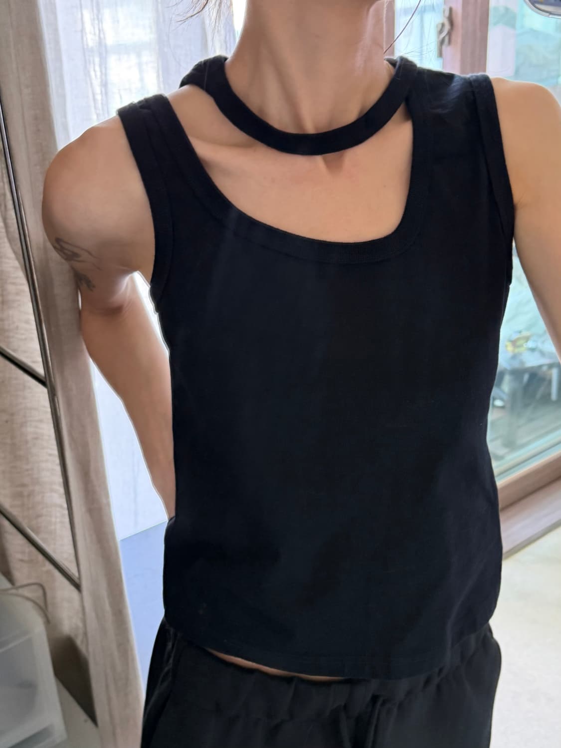 크리스토프 브로이히 블랙 스트랩 탱크탑 상품이미지4