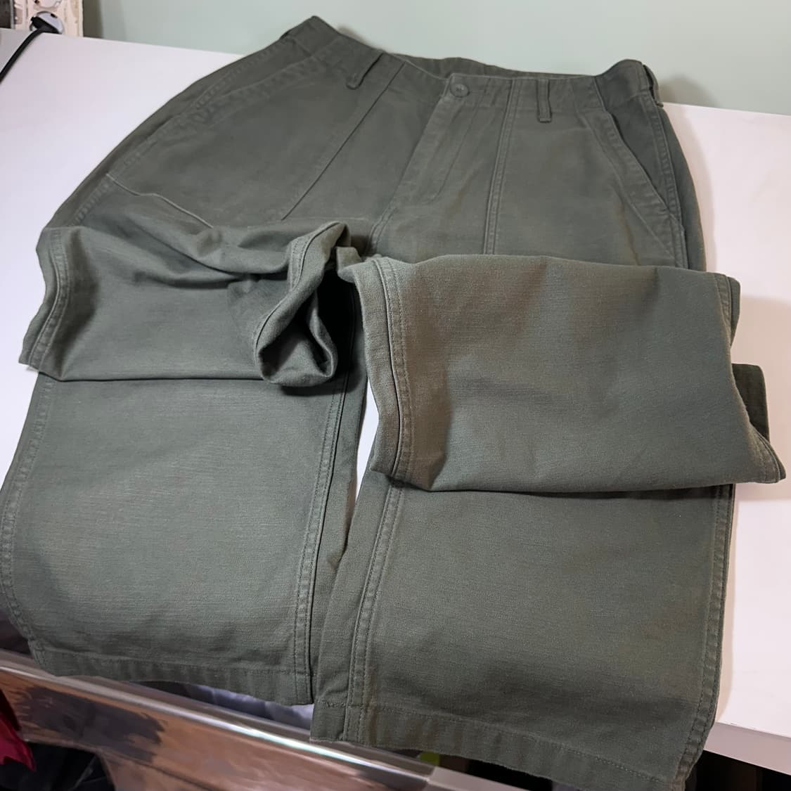 32 L 무신사스탠다드 카키 테이퍼드 레귤러핏 코튼 퍼티그팬츠 상품이미지3