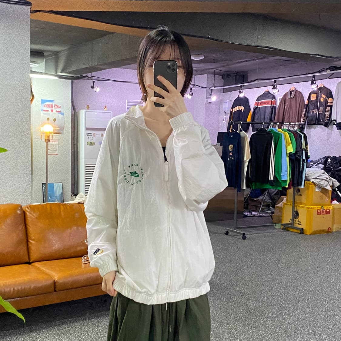 나이키 퓨추라 라운드 로고 에슬레틱 화이트 바람막이 B4955 상품이미지1
