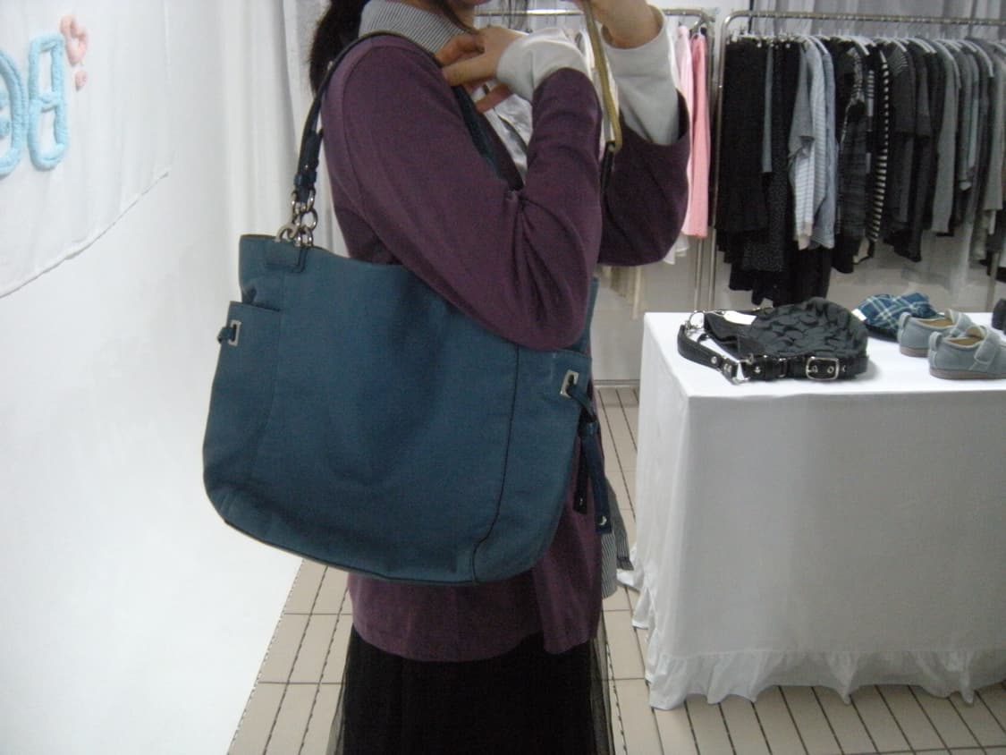 코치 블루 숄더백 상품이미지8